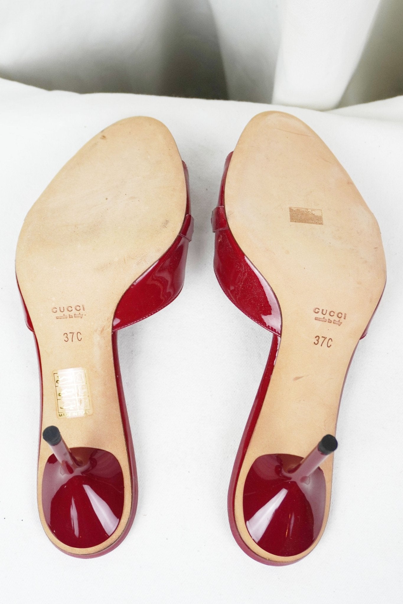Gucci Red Horsebit Heels / 37 - Jade Vintage