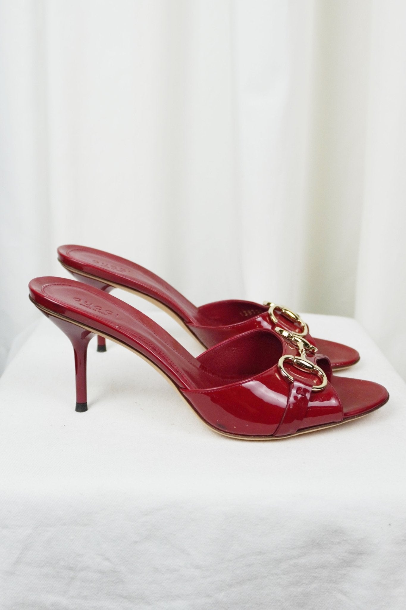 Gucci Red Horsebit Heels / 37 - Jade Vintage