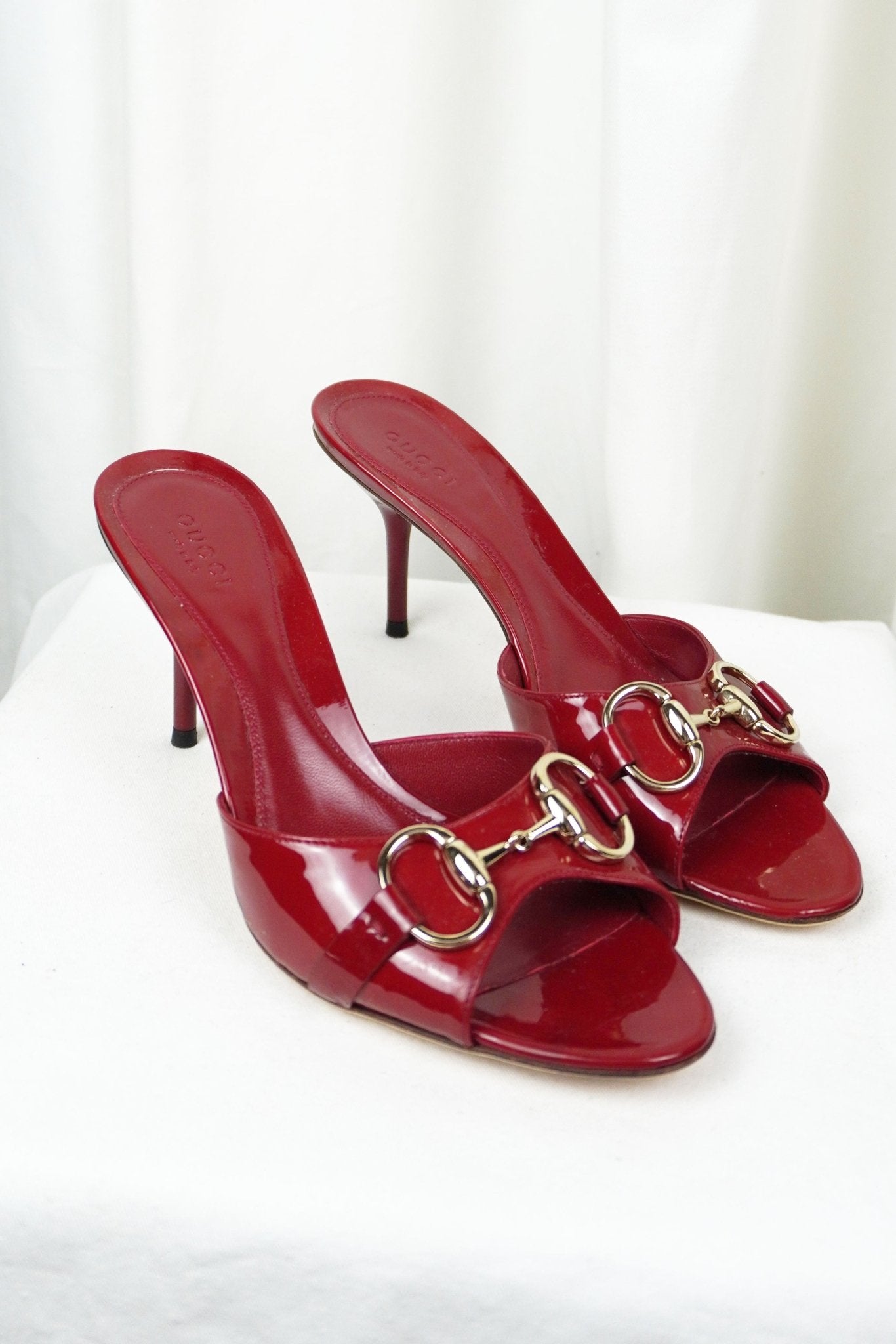 Gucci Red Horsebit Heels / 37 - Jade Vintage