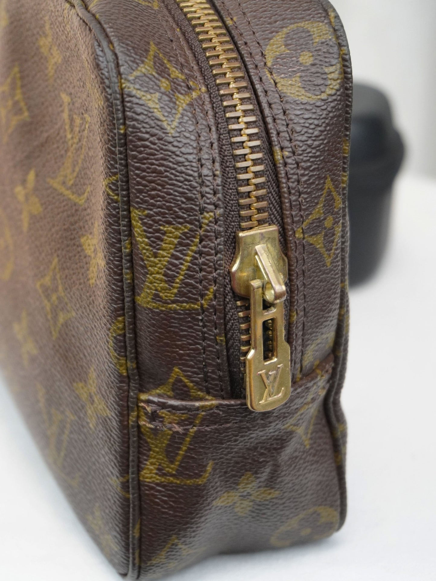 Louis Vuitton Monogram Trousse 23 - Jade Vintage