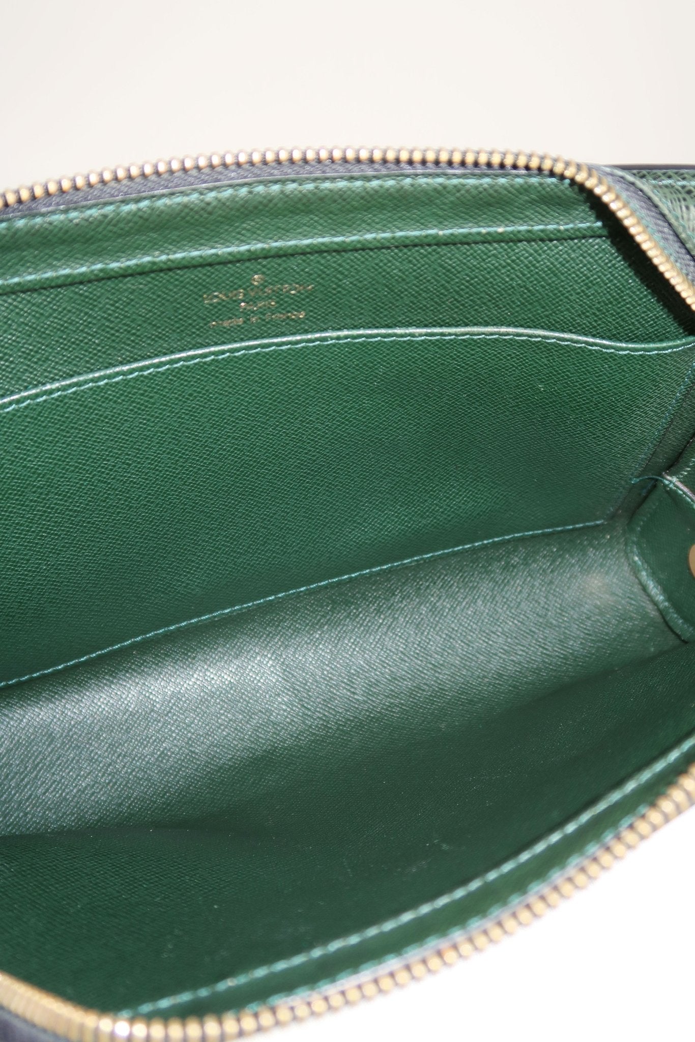 Louis Vuitton Taiga Leather Pochette Baikal - Jade Vintage
