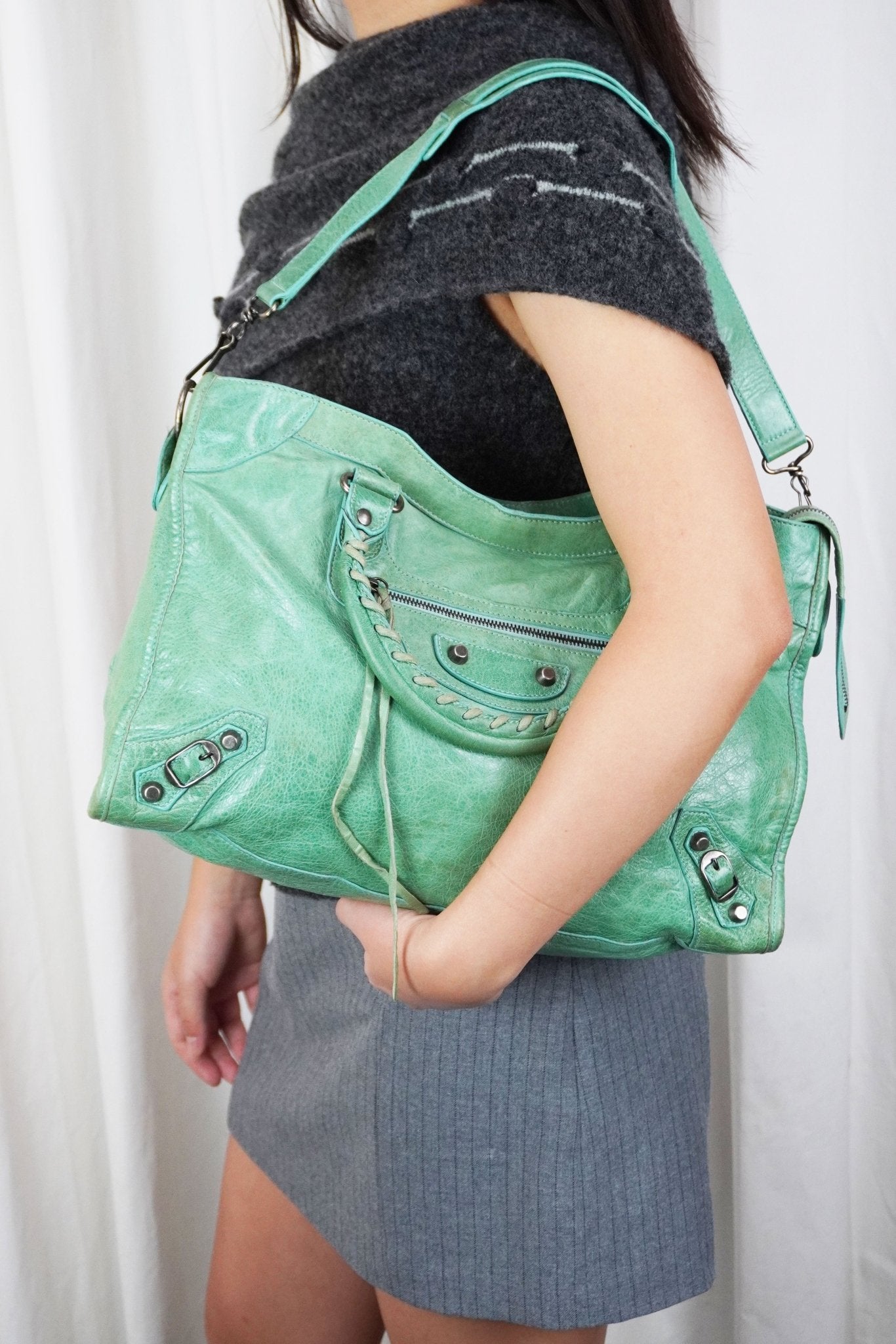 ショルダーバッグ Balenciaga The City Shoulder Bag Mint Balenciaga Mint Classic City Shoulder Bag with Gold Hardware