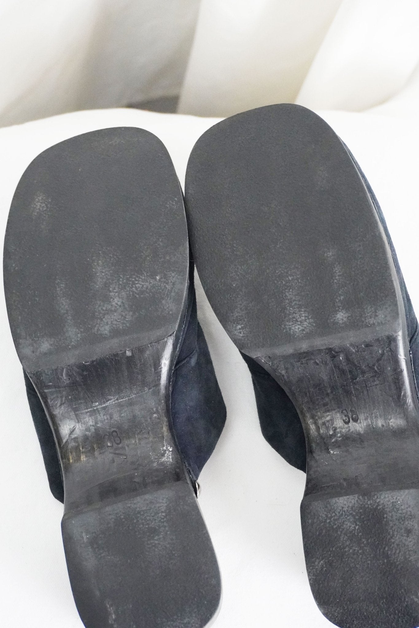 Chanel Sport Suede Clogs / 38 - Jade Vintage