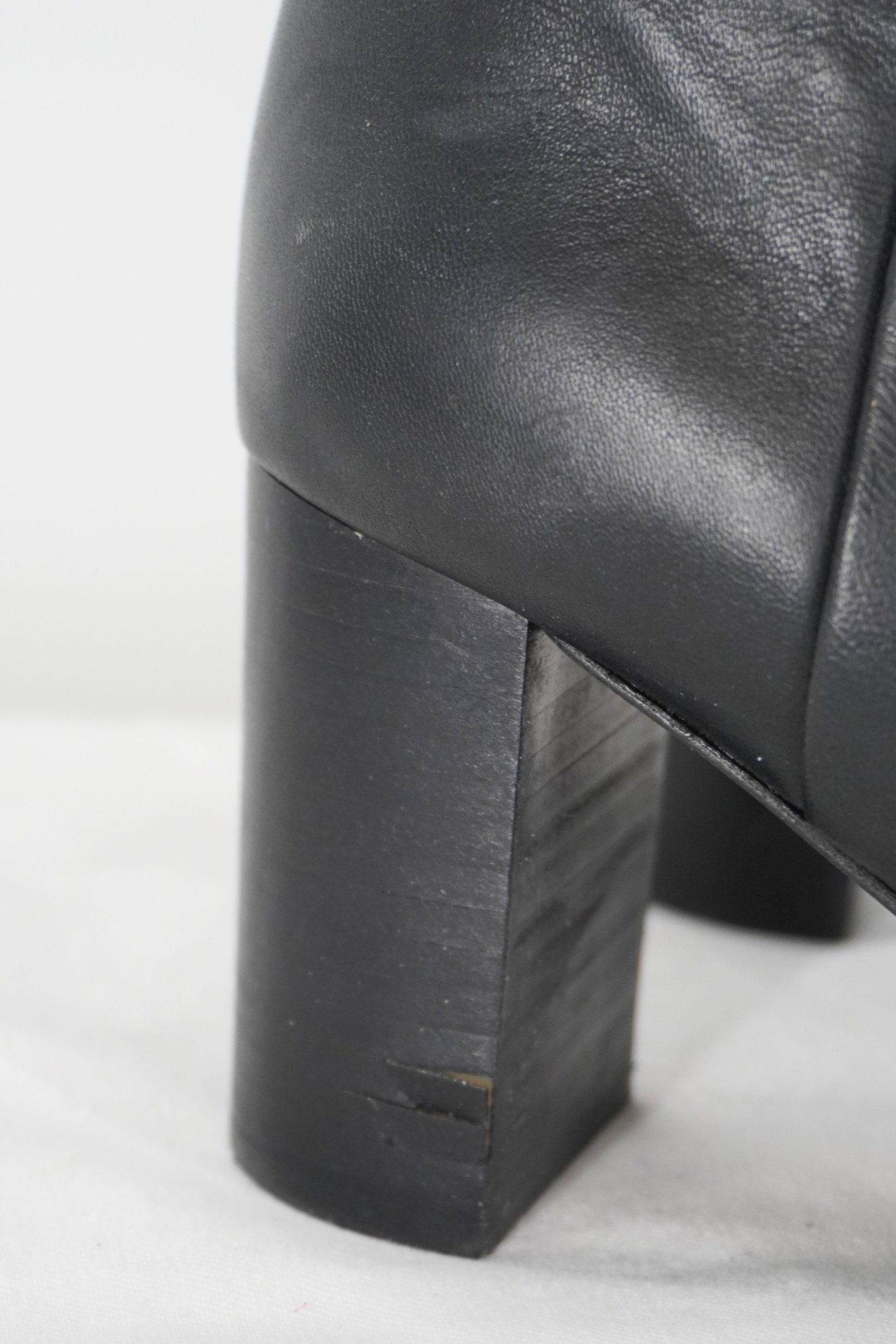 Jil Sander Navy Tall Boots / 37 - Jade Vintage