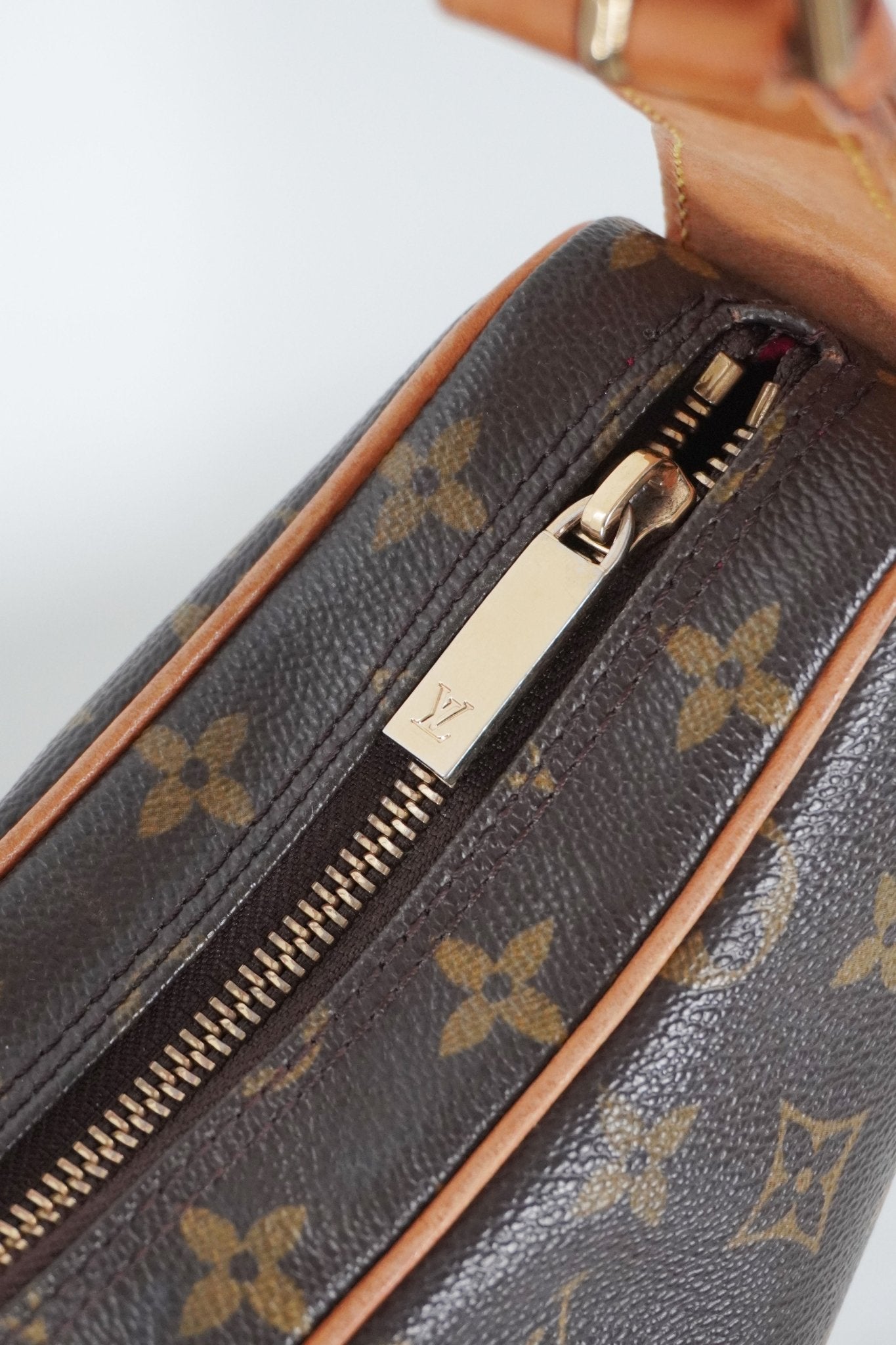 Louis Vuitton Croissant MM Monogram Shoulder Bag - Jade Vintage