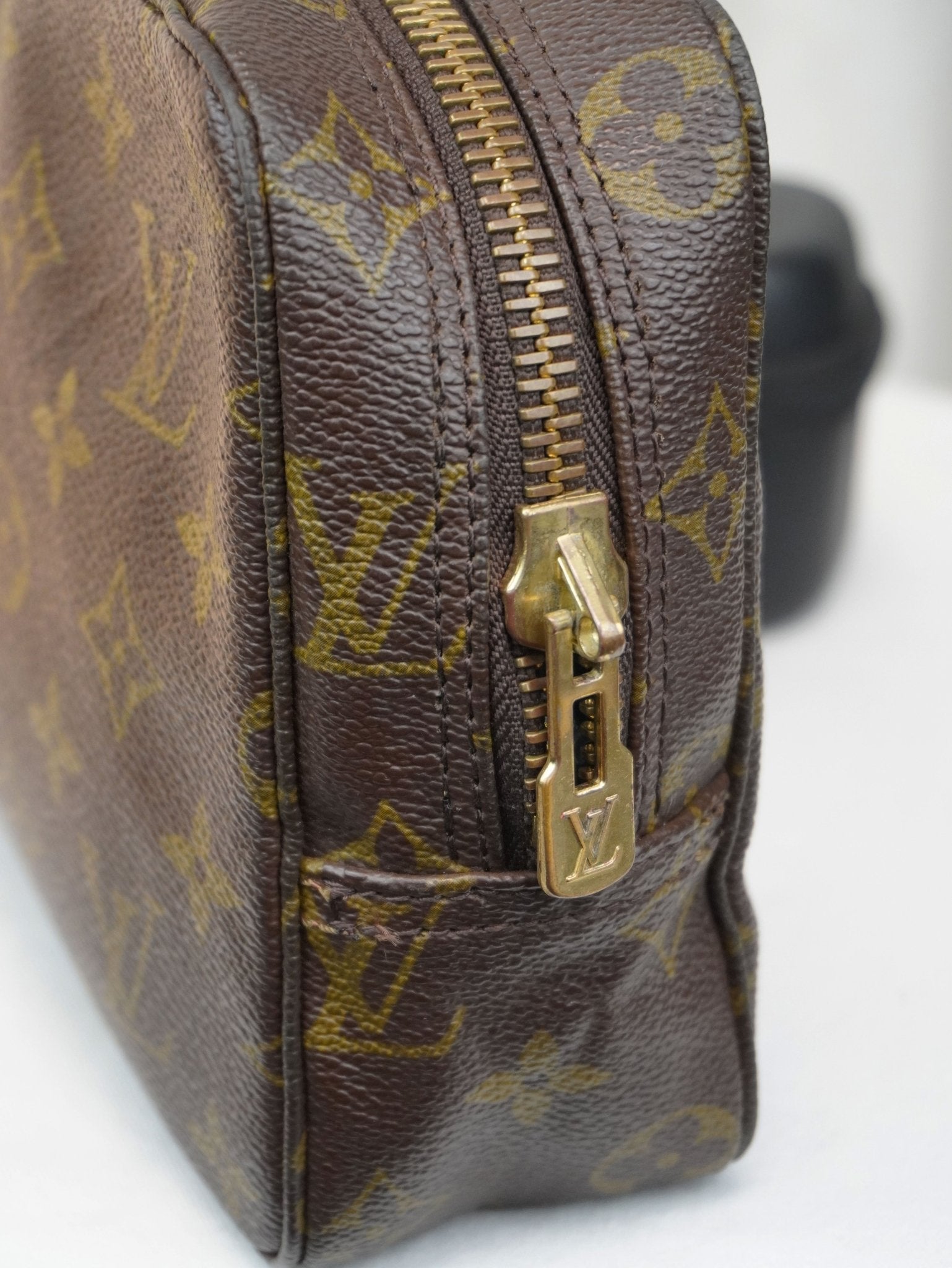 Louis Vuitton Monogram Trousse 23 - Jade Vintage