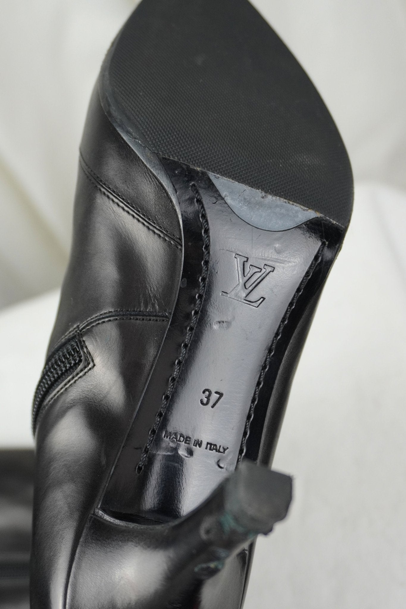 Louis Vuitton Pointed Heeled Boots / 37 - Jade Vintage