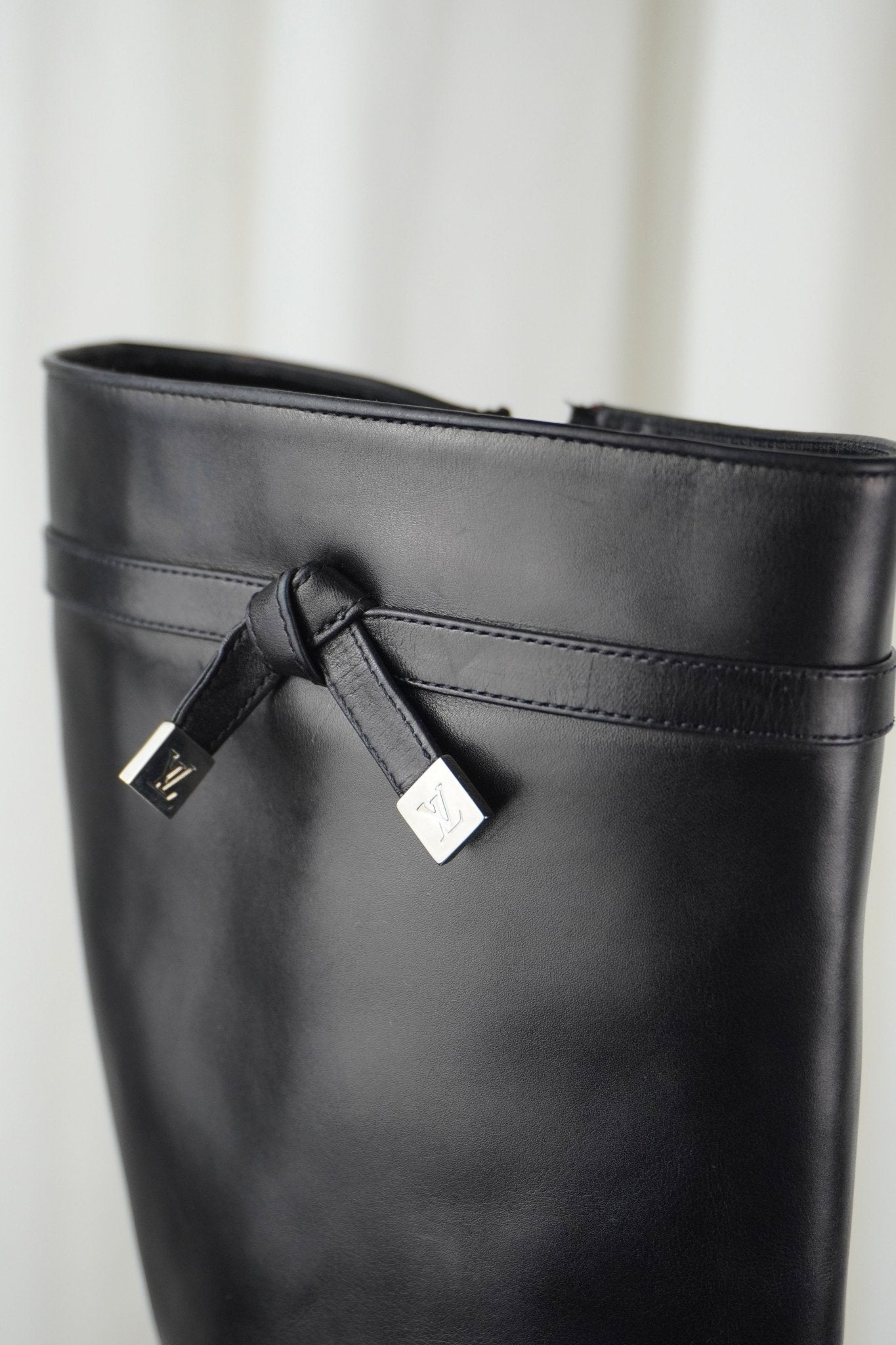 Louis Vuitton Pointed Heeled Boots / 37 - Jade Vintage