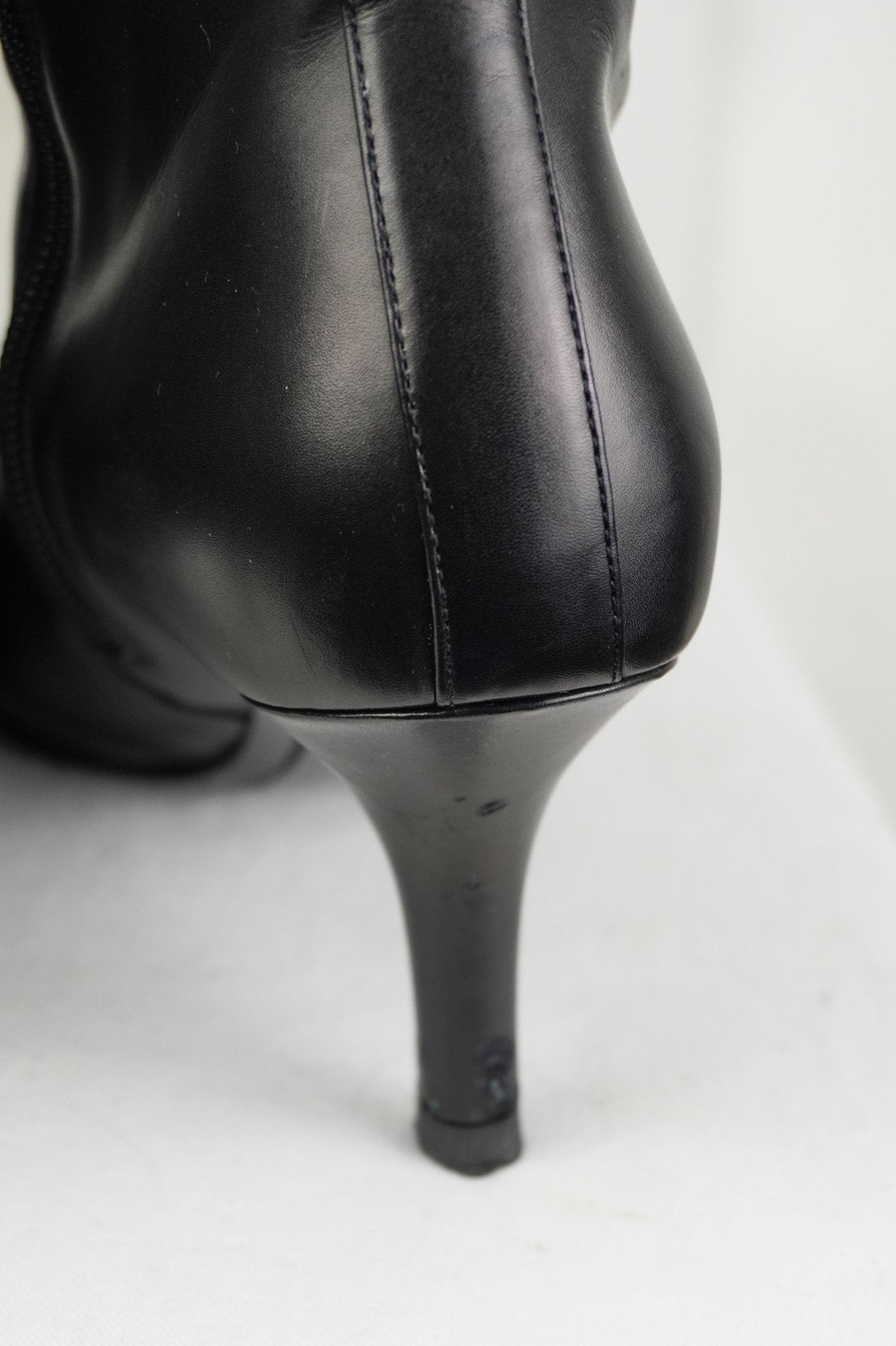 Louis Vuitton Pointed Heeled Boots / 37 - Jade Vintage