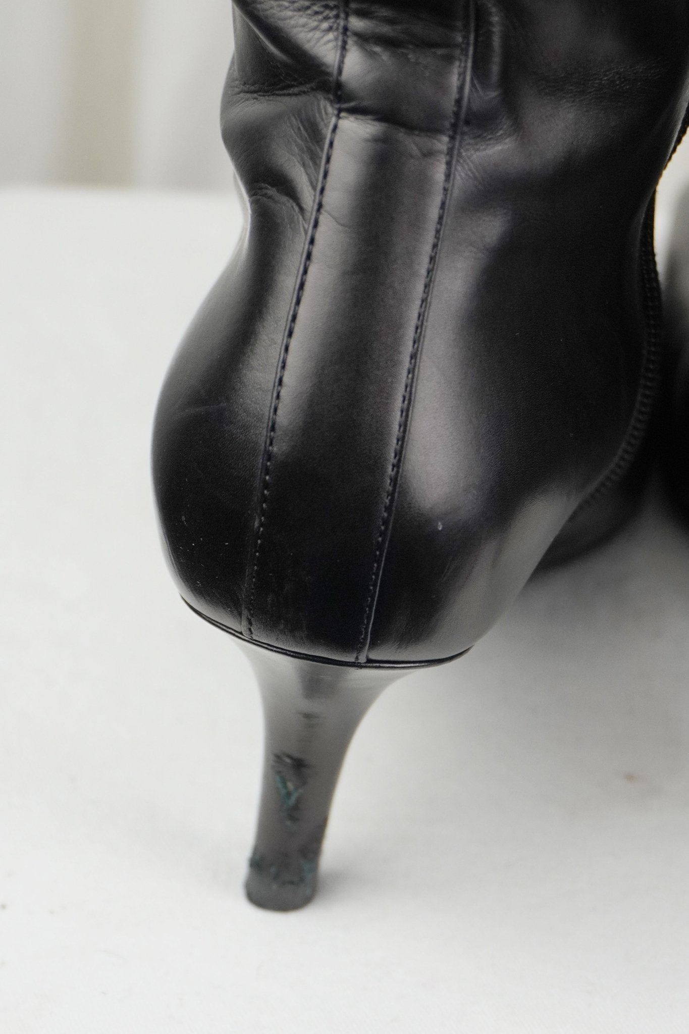 Louis Vuitton Pointed Heeled Boots / 37 - Jade Vintage