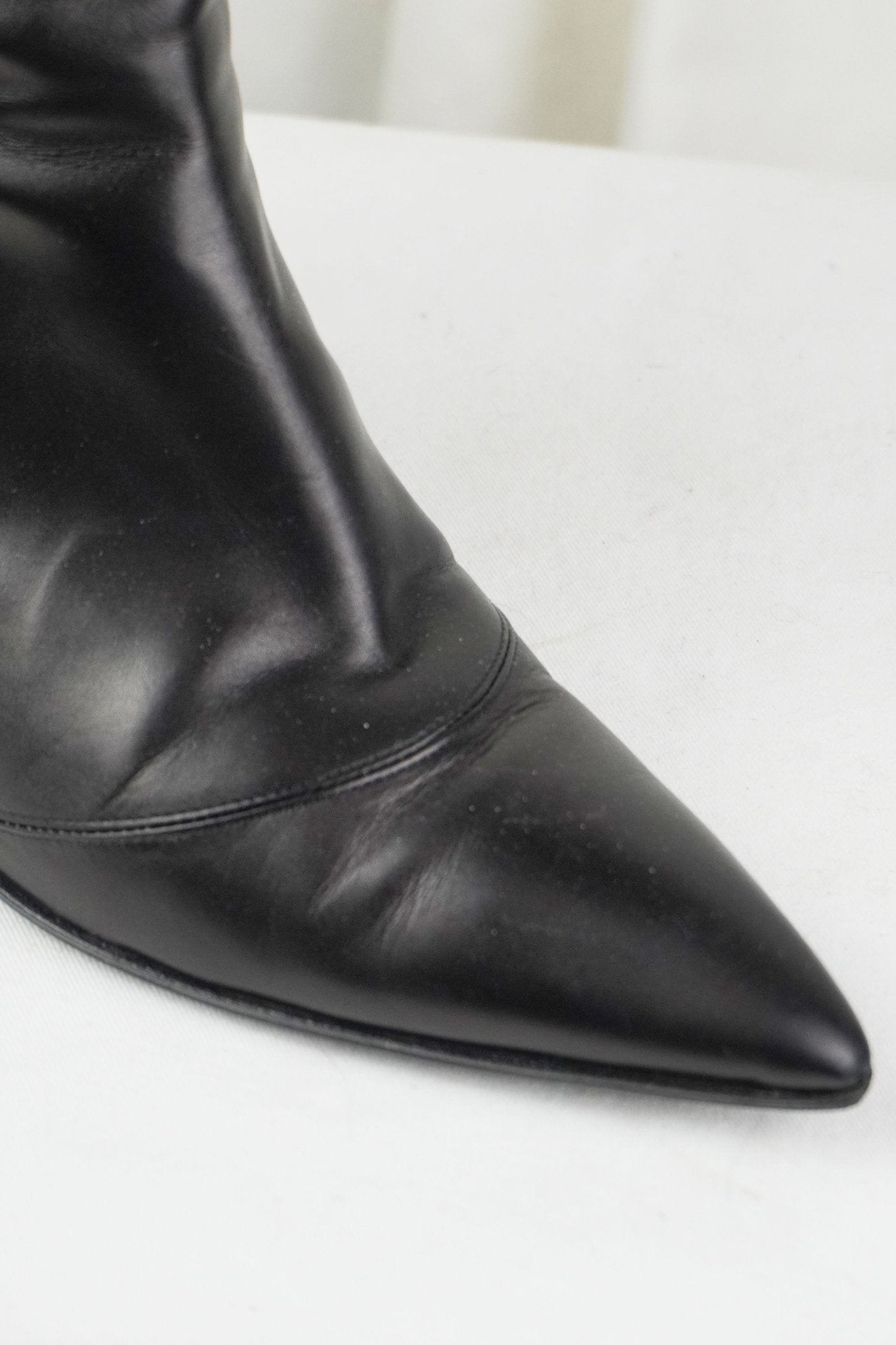 Louis Vuitton Pointed Heeled Boots / 37 - Jade Vintage